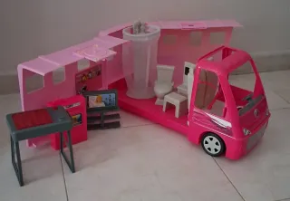 Caravana de muñecas rosa