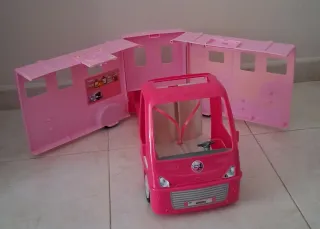 Caravana de muñecas rosa