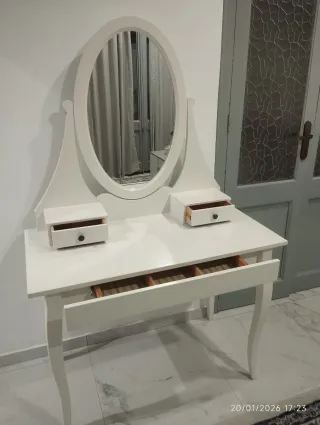 Tocador blanco ikea con espejo ovalado
