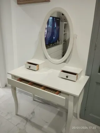 Tocador blanco ikea con espejo ovalado