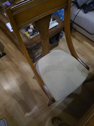 Mesa de comedor de madera y 6 silas