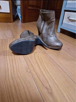 Botines Xti grises/plateados tacón plataforma