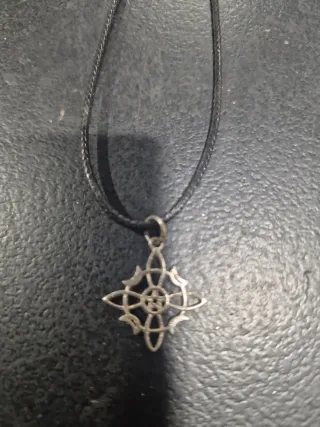 Colgante en plata de ley nudo de bruja  de diseño