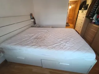 Cama doble con almacenaje