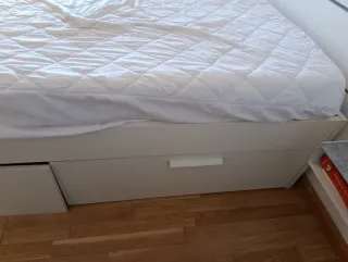 Cama doble con almacenaje