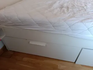 Cama doble con almacenaje