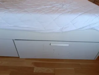 Cama doble con almacenaje