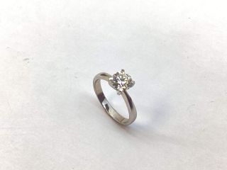 sortija oro 18k con diamante de laboratorio