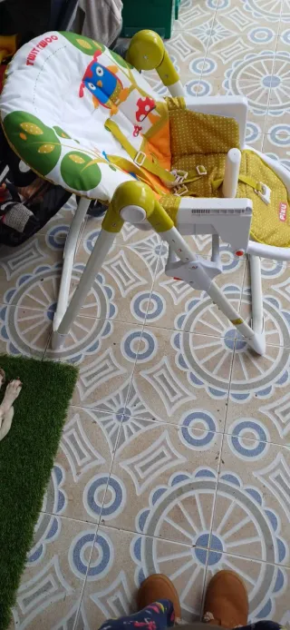 Trona de bebé Piku con cojín estampado