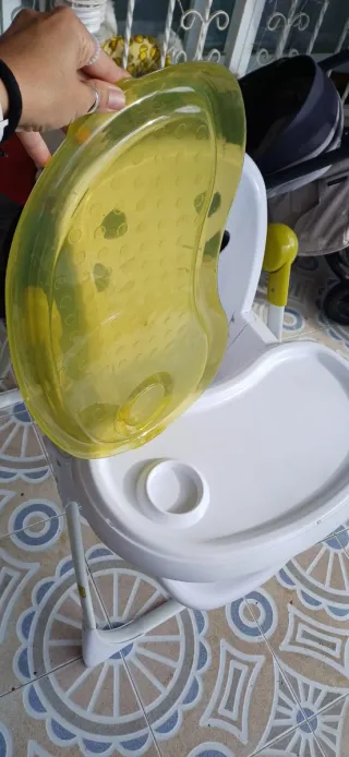 Trona de bebé Piku con cojín estampado