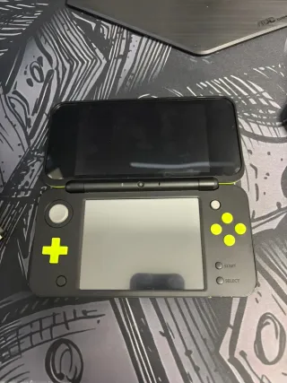 Nuovo Nintendo 2DS Nero e Giallo