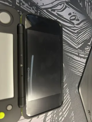 Nuovo Nintendo 2DS Nero e Giallo