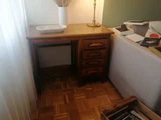 Escritorio antiguo madera maciza.