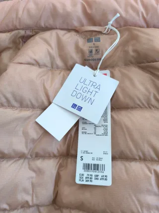Plumas Uniqlo Rosa Claro