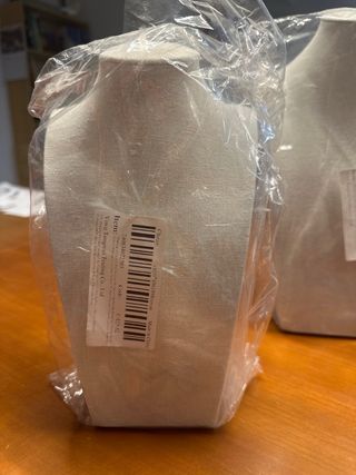 Confezione da 2 espositori per collane beige