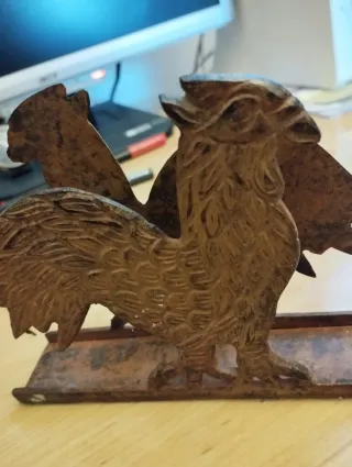 Soporte para cartas antiguo de hierro fundido