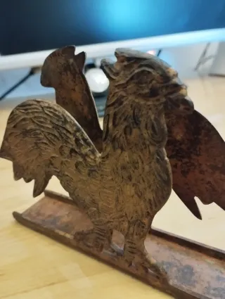 Soporte para cartas antiguo de hierro fundido