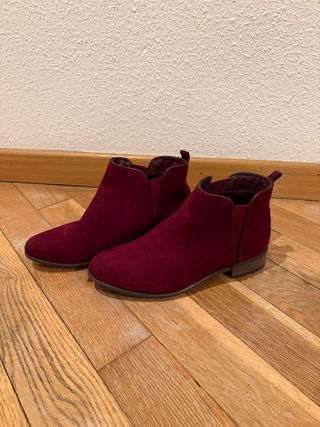 Botines planos burdeos