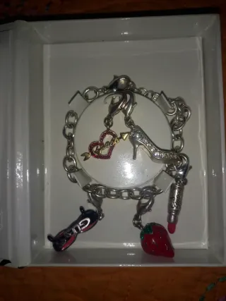 Pulsera Guess con 5 charms