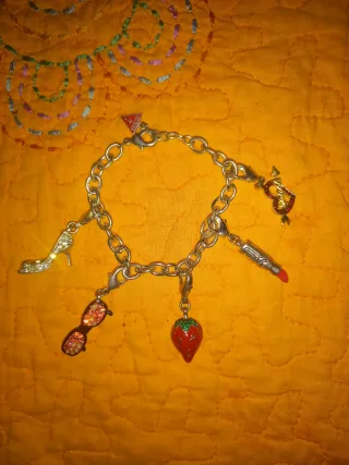 Pulsera Guess con 5 charms