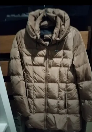 Plumífero Zara color camel