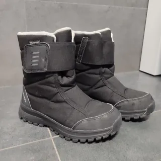 Botas de nieve y apreski Quechua color negro.