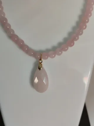 Collar de cuarzo rosa con colgante