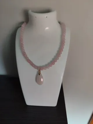 Collar de cuarzo rosa con colgante