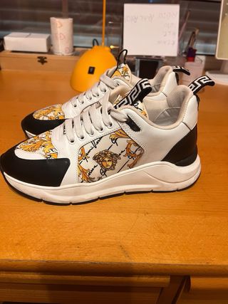 Zapatillas Versace Oro y Blanco