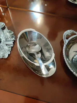 Juego azucarero, salsera y salero