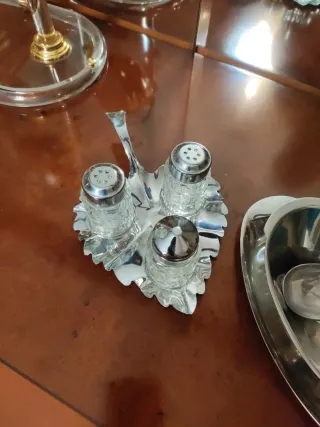 Juego azucarero, salsera y salero