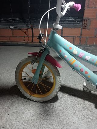 Bicicleta infantil Peppa Pig con ruedines y cesta