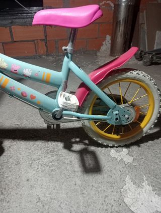 Bicicleta infantil Peppa Pig con ruedines y cesta