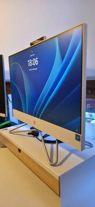 HP All-in-One 22” | i3 | 8GB RAM | 512GB SSD