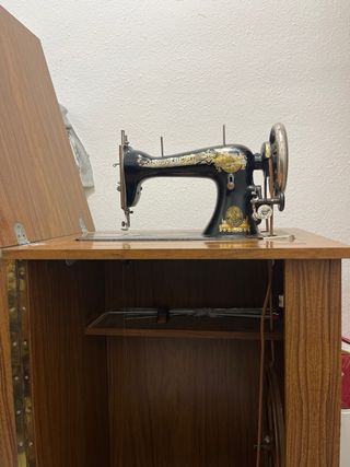 Máquina de coser Singer antigua