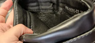 Botas altas negras con hebilla dorada