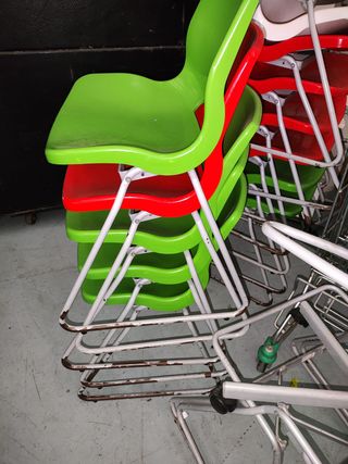 Sillas Ikea SNILLE Plástico Verde y Rojo
