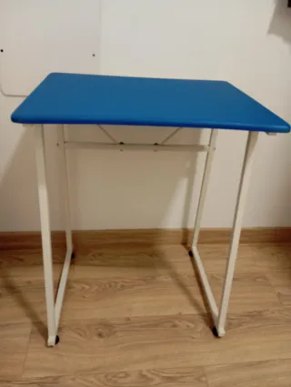 Mesa escritorio azul y blanca
