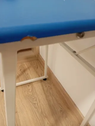 Mesa escritorio azul y blanca