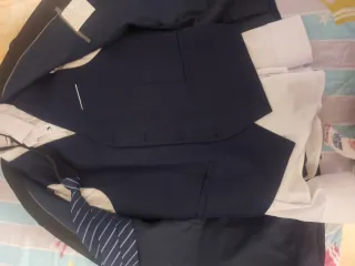 Traje de chico azul, puesto 1 vez