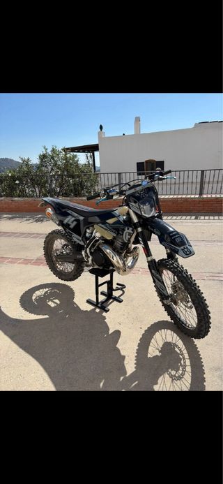 Plástica y Faro LED Husqvarna 2017-2019