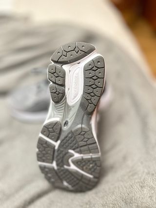 Zapatillas New Balance Gris y Blanco originales