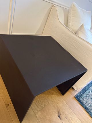 Mesa auxiliar Zara Home negra