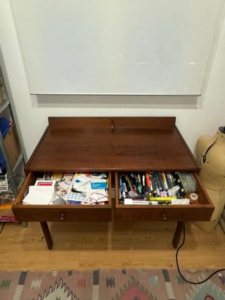 Escritorio madera doble cajón