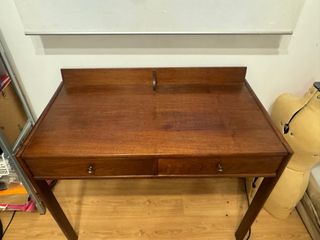 Escritorio madera doble cajón