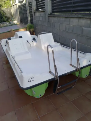 Patín acuático blanco y verde