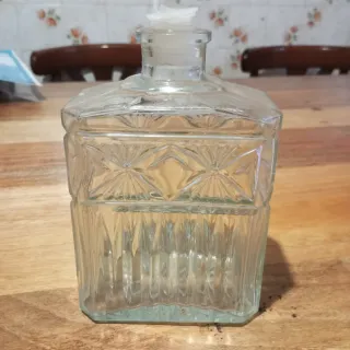 Licorera de cristal tallado