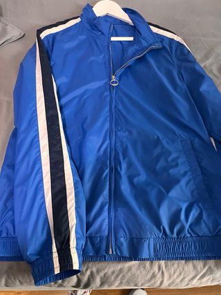 Chaqueta ligera vintage azul y blanca