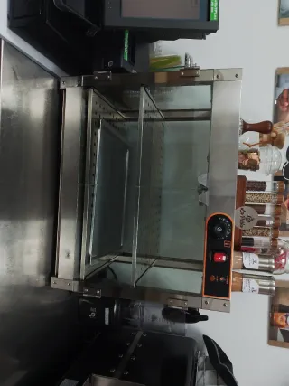 Vitrina expositora de cristal y metal