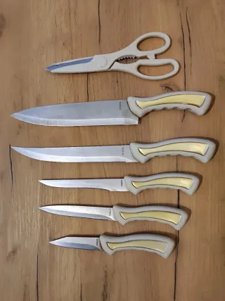 Ceppo portacoltelli con 5 coltelli e forbici